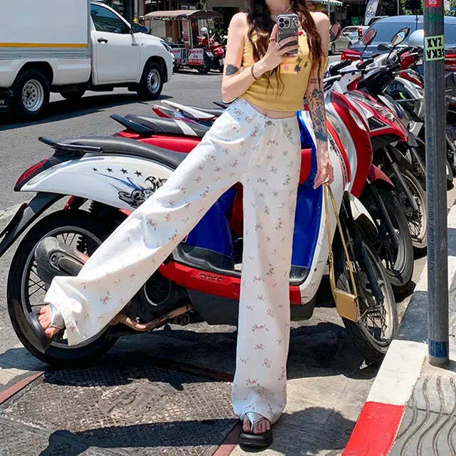 人本 韩系舒适轻盈甜美高腰垂感小碎花显瘦直筒宽松时尚牛仔裤 女款