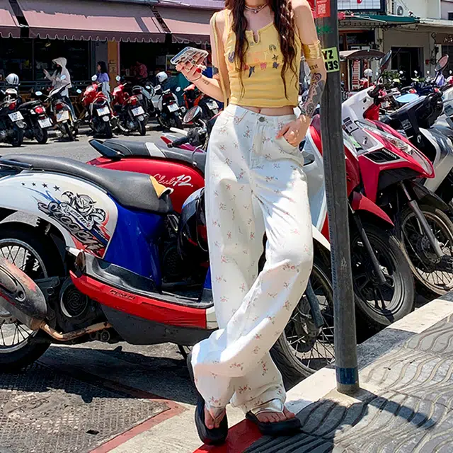 人本 韩系舒适轻盈甜美高腰垂感小碎花显瘦直筒宽松时尚牛仔裤 女款