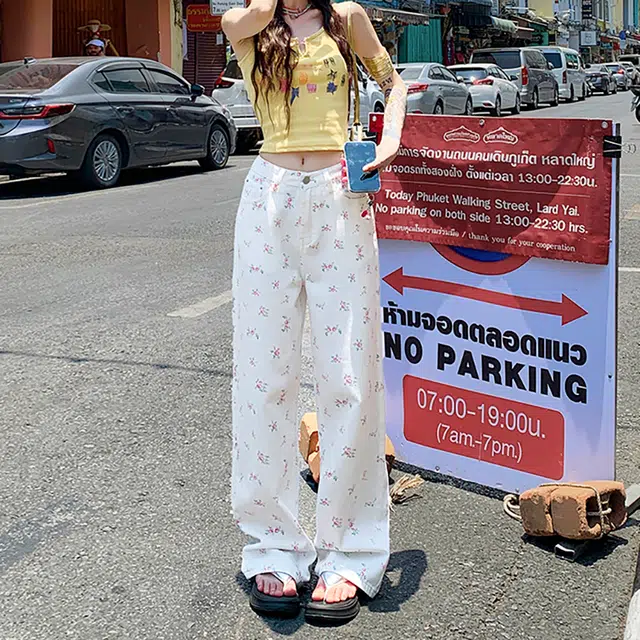 人本 韩系舒适轻盈甜美高腰垂感小碎花显瘦直筒宽松时尚牛仔裤 女款