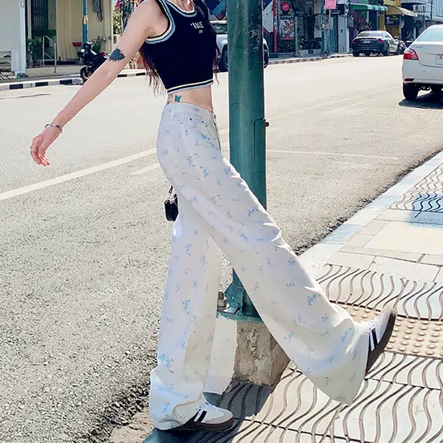 人本 韩系舒适轻盈甜美高腰垂感小碎花显瘦直筒宽松时尚牛仔裤 女款