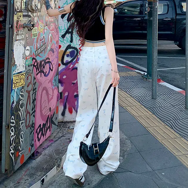 人本 韩系舒适轻盈甜美高腰垂感小碎花显瘦直筒宽松时尚牛仔裤 女款