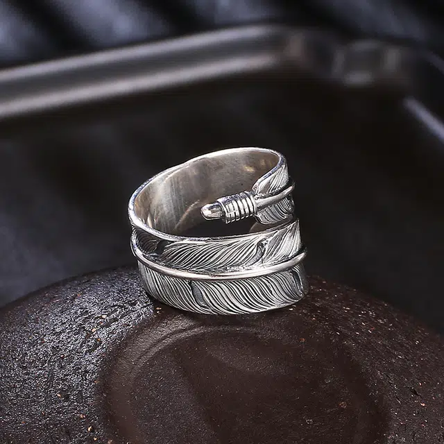 925
