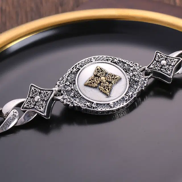 925