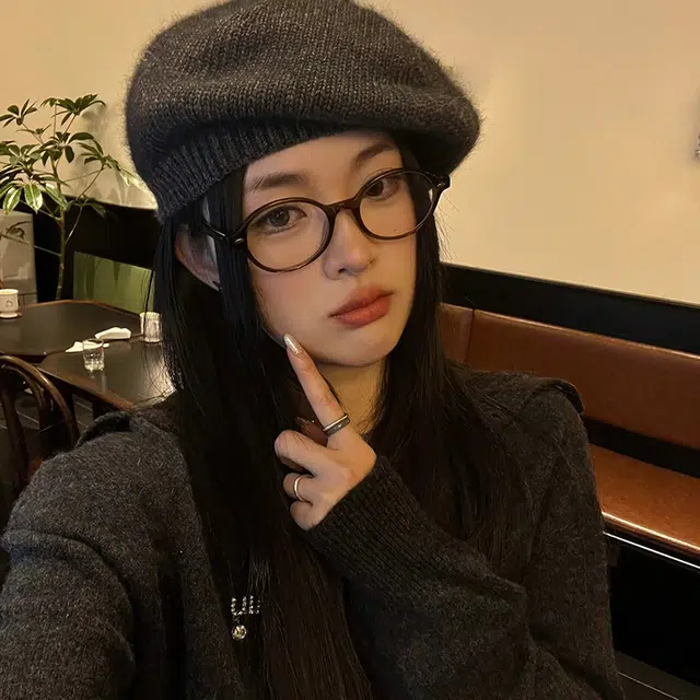 PULAIS ins