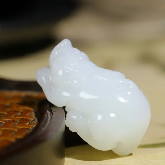 玉韵瑶 国潮 招财貔貅#好运 羊脂白 精工巧雕 小众轻奢新中式国潮古风 和田玉吊坠 白玉 男女同款情侣款