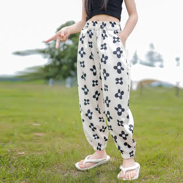 唐狮童装 花朵印花满印松紧腰宽松束脚休闲裤 儿童款 米白色
