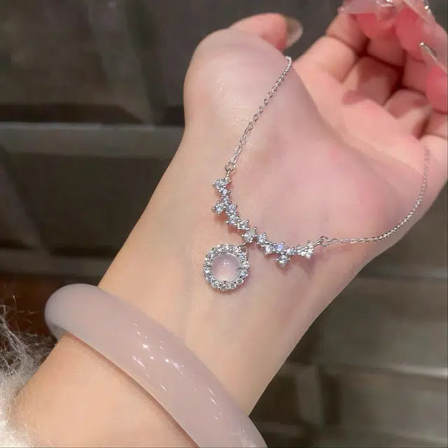 925