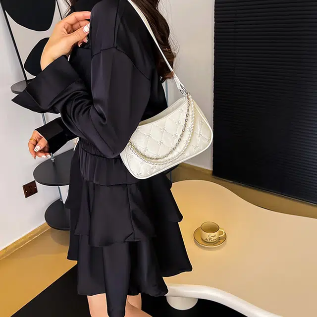 Juju Jimmy Pearl Chain Bag Black