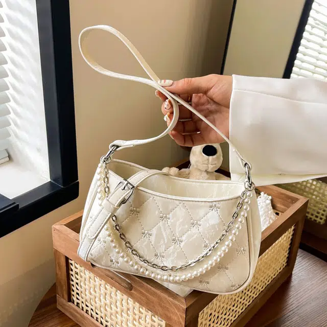 Juju Jimmy Pearl Chain Bag Black