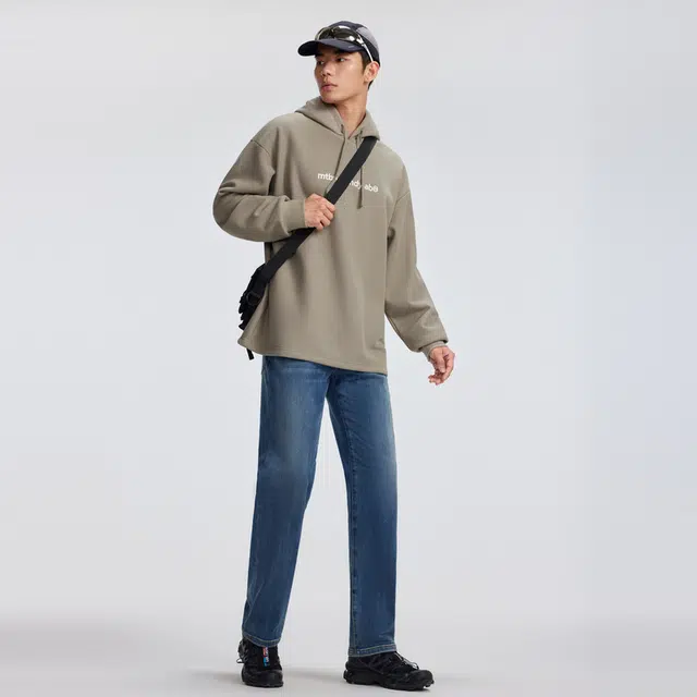 美特斯邦威 复古做旧磨毛宽松直筒牛仔裤 男款