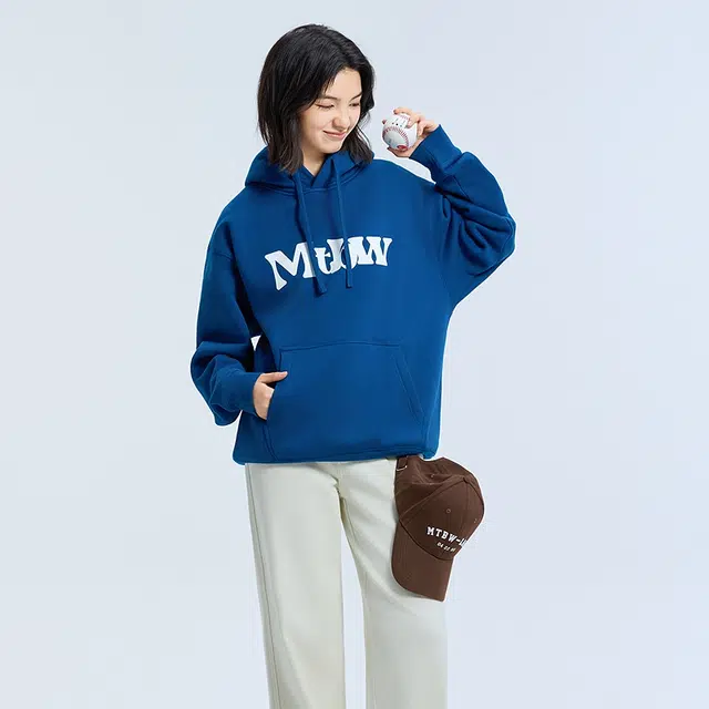 美特斯邦威 趣味字母图案宽松休闲百搭连帽卫衣 男女同款