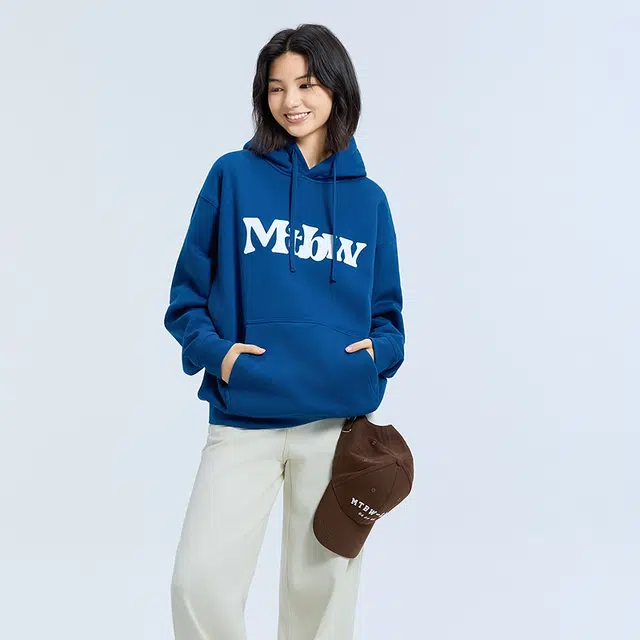 美特斯邦威 趣味字母图案宽松休闲百搭连帽卫衣 男女同款