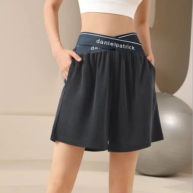 岚纹 字母图案设计高腰宽松五分运动短裤 女款