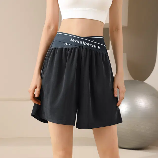 岚纹 字母图案设计高腰宽松五分运动短裤 女款