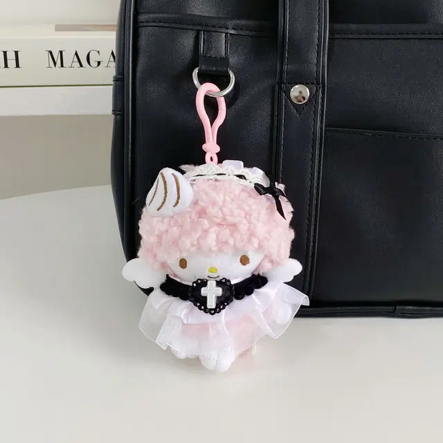 E-STRONG x Sanrio piano 13cm