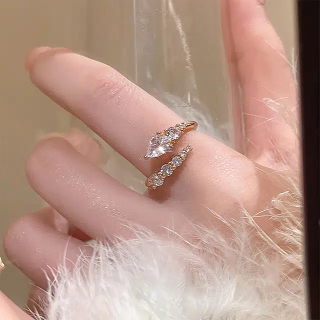 玄唐 轻奢小众高级感超闪蛇形百搭气质满钻 铜 戒指 女款