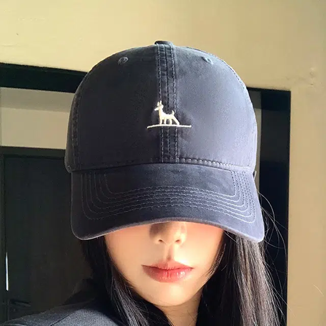 玄唐 可爱卡通小鹿刺绣户外出行防晒遮阳时尚潮流百搭大头围显脸小 棉 鸭舌帽 男女同款情侣款