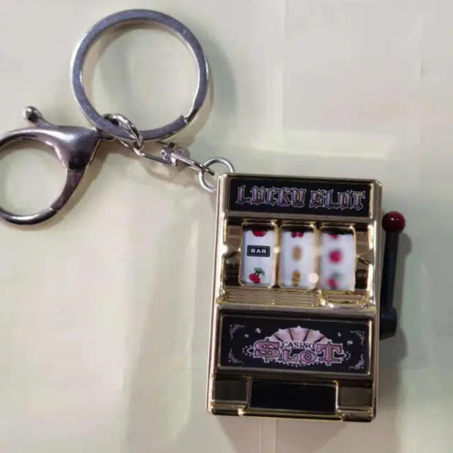 玄唐 创意迷你水果机数字摇奖机包包配饰新奇掌心拉霸机仿真模型手指玩具 塑料 挂件 男女同款情侣款