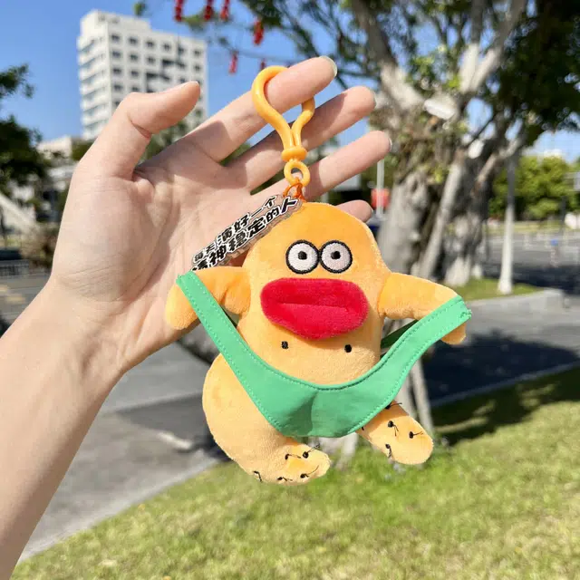 玄唐 丑萌在逃疯子包包 可爱书包挂饰钥匙扣毛绒公仔配件 涤纶 挂件 男女同款情侣款