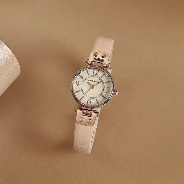 安妮克莱因 腕表 石英机芯 牛皮表带 白色表盘 女表 商务休闲