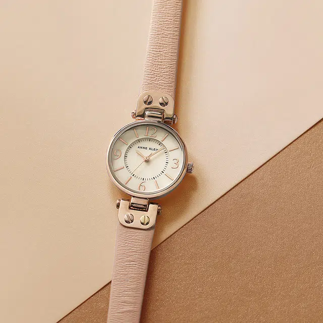安妮克莱因 腕表 石英机芯 牛皮表带 白色表盘 女表 商务休闲