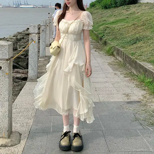 花蔓色 木耳边方领纯色长款短袖连衣裙 女款