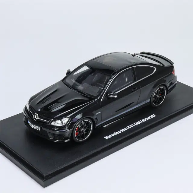 GT SPIRIT 118 C63 AMG 888