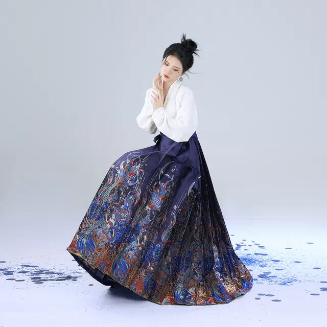 与鲛和颂织造司原创明制马面裙汉服配轻奢高级感暗纹提花短袖上衣