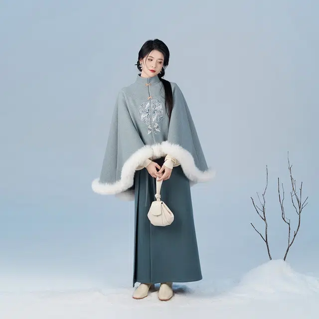 喻雪织造司原创宋制汉服新中式清冷感斗篷披风呢子外套旋裙两件套