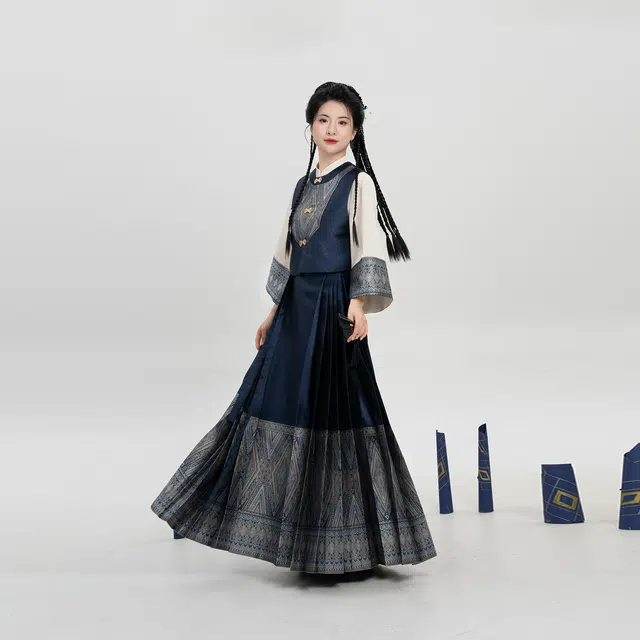 织造司 花青 侗族对鸟纹明制妆花马面裙汉服 女款