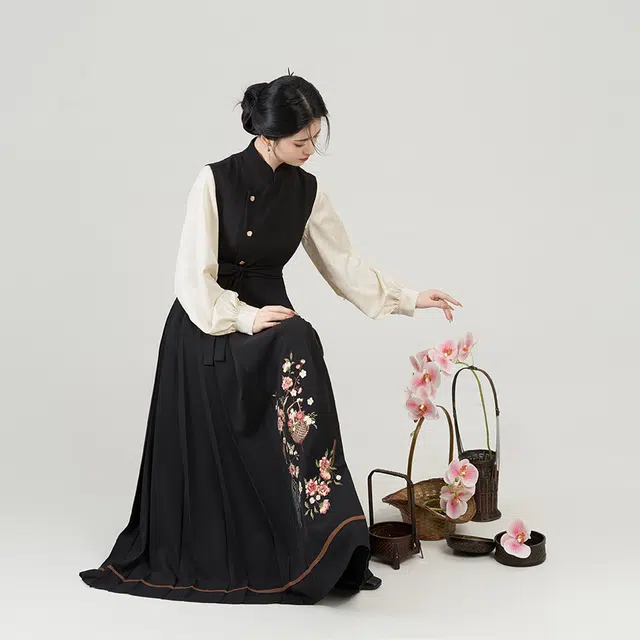 织造司 新中式盘扣连衣裙高级感气质长袖套装裙汉元素内搭圆领衫国风改良无袖马面连衣裙汉服 女款