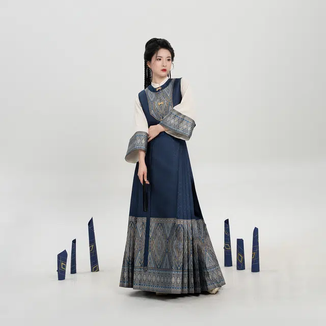 织造司 花青 侗族对鸟纹明制妆花马面裙汉服 女款