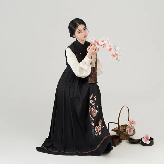 织造司 新中式盘扣连衣裙高级感气质长袖套装裙汉元素内搭圆领衫国风改良无袖马面连衣裙汉服 女款