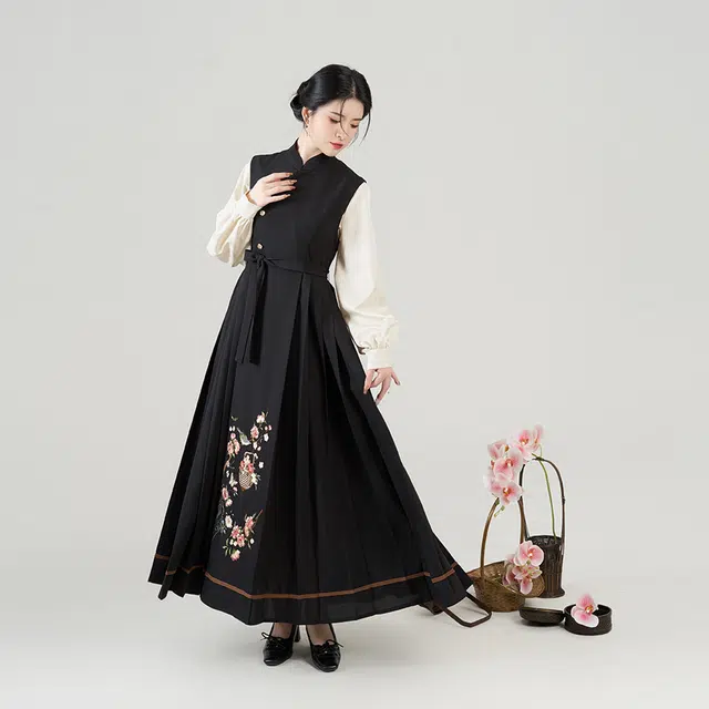 织造司 新中式盘扣连衣裙高级感气质长袖套装裙汉元素内搭圆领衫国风改良无袖马面连衣裙汉服 女款