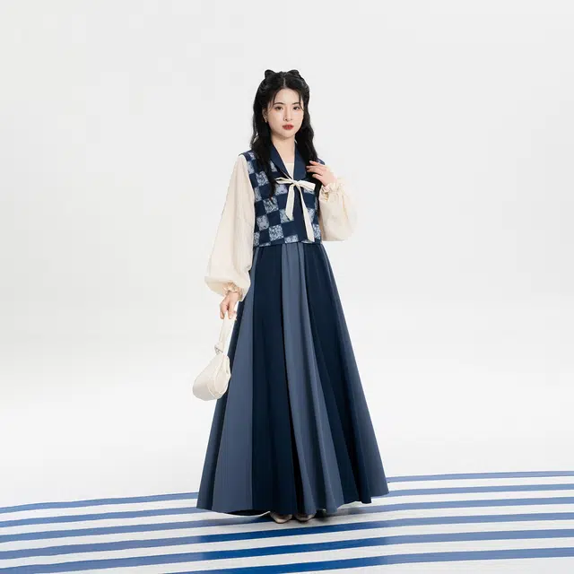 织造司 海盐奶冻 唐制玉兔灵芝纹改良翻领唐褙子圆领衫八破裙汉服 女款