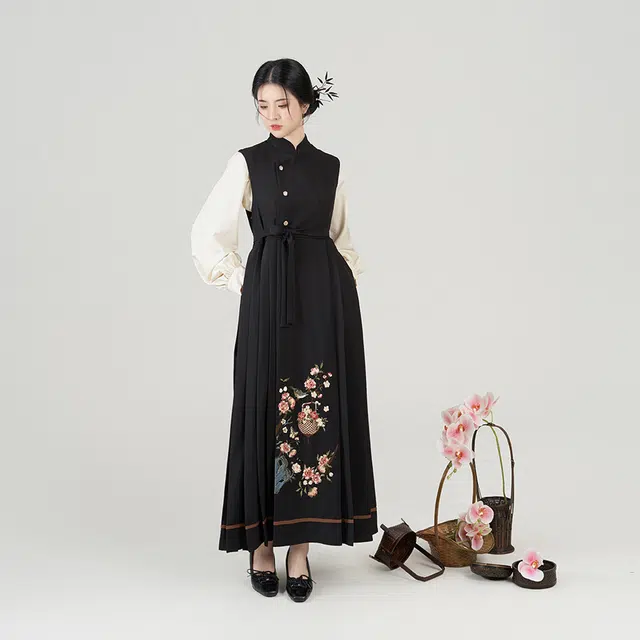 织造司 新中式盘扣连衣裙高级感气质长袖套装裙汉元素内搭圆领衫国风改良无袖马面连衣裙汉服 女款