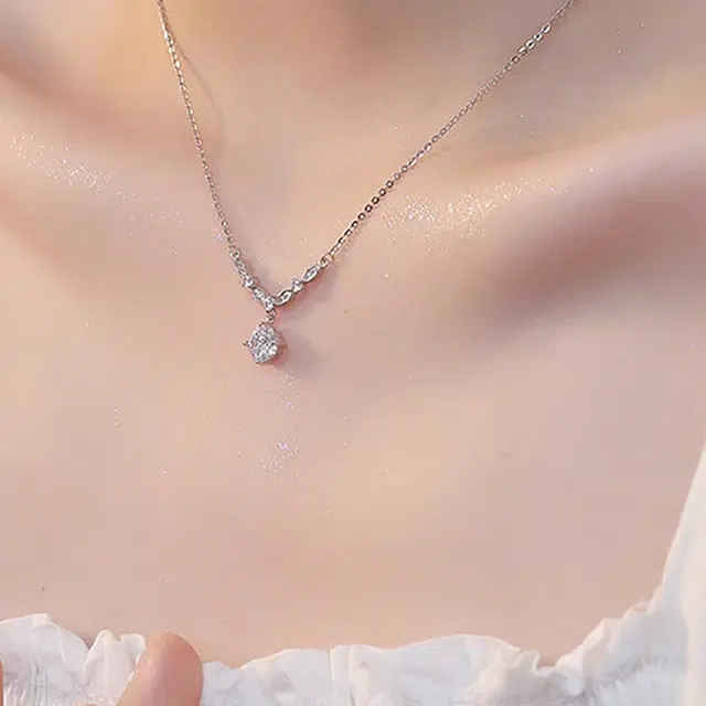925 999