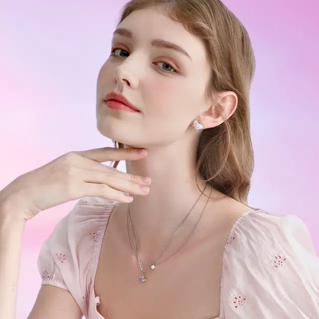 925