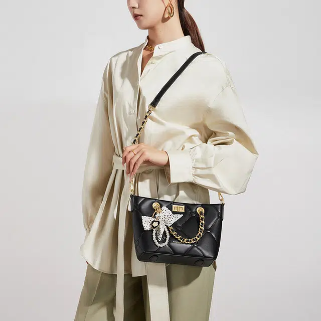 CNOLES Tote