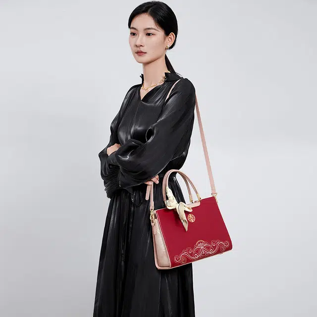 CNOLES Tote
