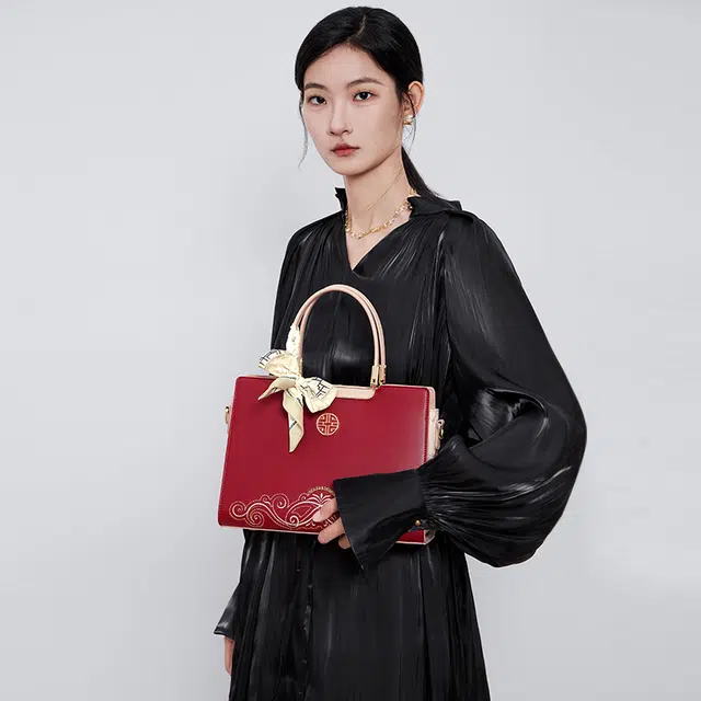 CNOLES Tote