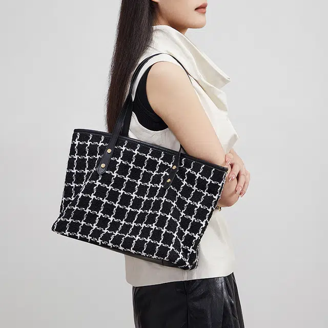 CNOLES Tote