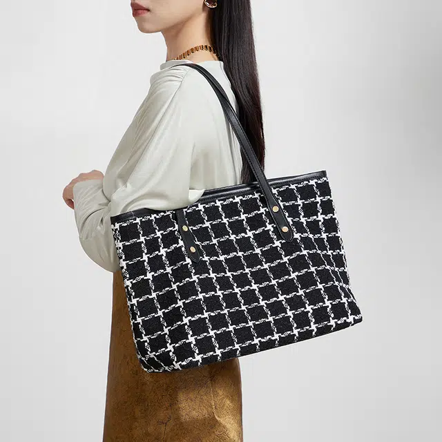 CNOLES Tote