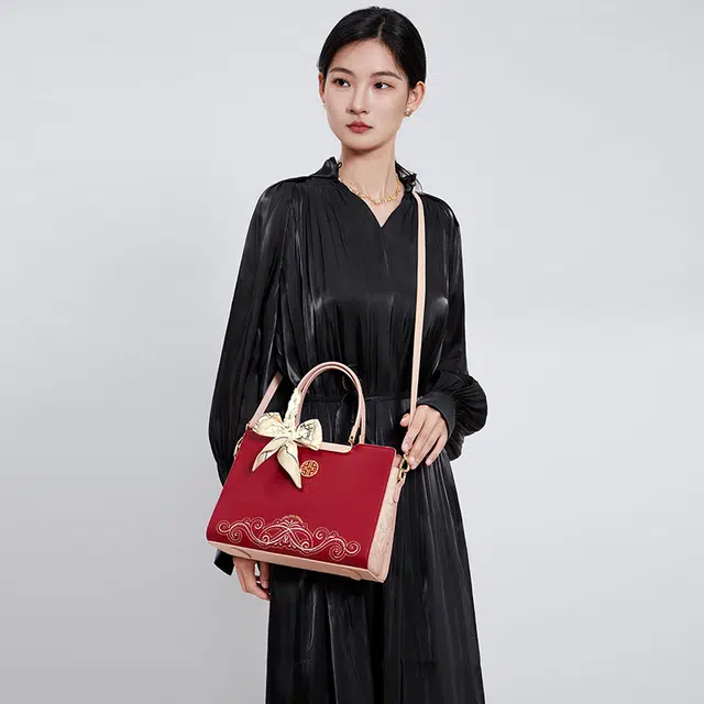 CNOLES Tote