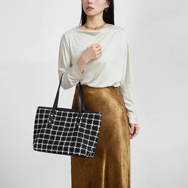 CNOLES Tote