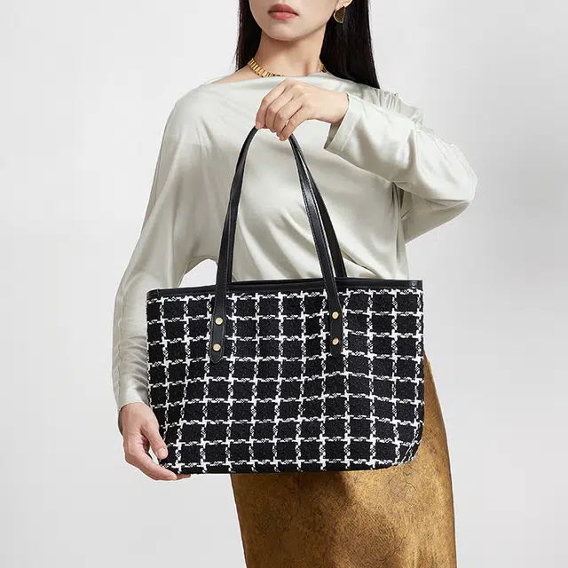 CNOLES Tote