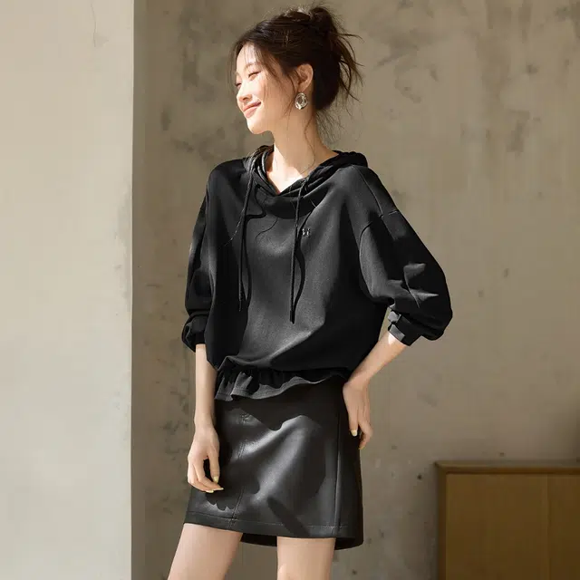 潞优野 复古学院派爱心亮片刺绣花边收腰连帽卫衣 女款