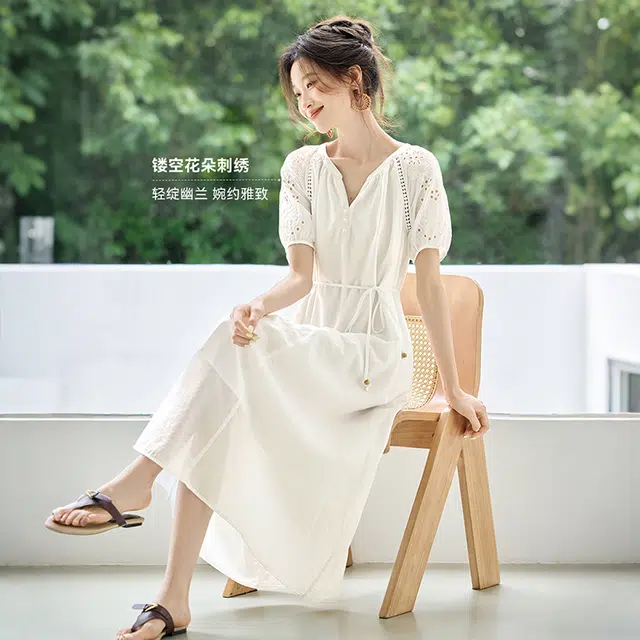 潞优野 法式度假风优雅甜美小白裙花卉刺绣短袖连衣裙 女款