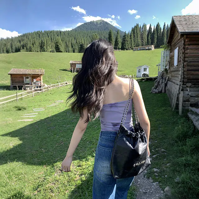 潞优野 蝴蝶印花细吊带女夏外穿收腰显瘦短款无袖上衣背心 女款