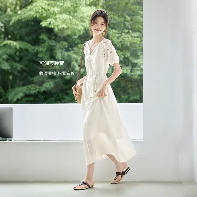 潞优野 法式度假风优雅甜美小白裙花卉刺绣短袖连衣裙 女款